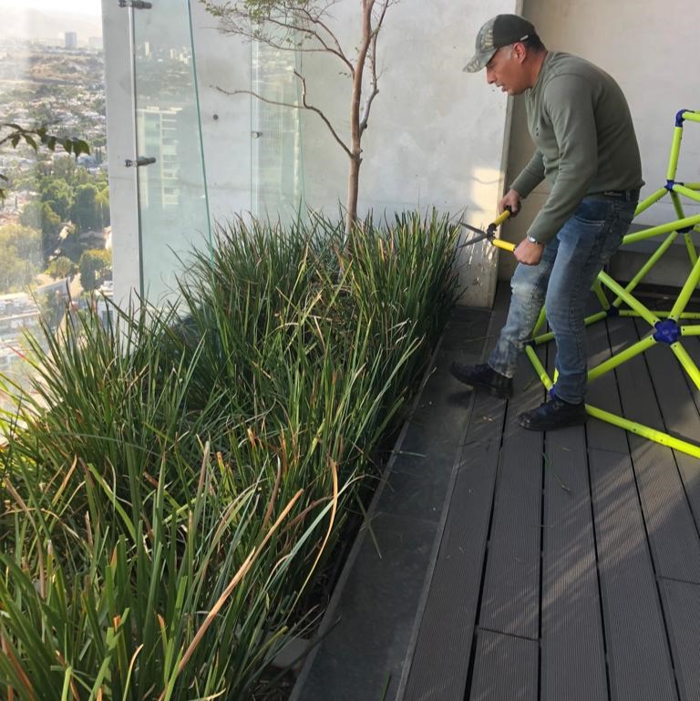 0b45f7c1-5caf-478b-96df-60761bd036a5